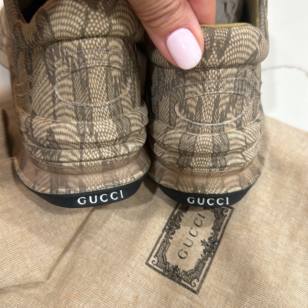 🆕🆕🆕New Gucci Tan Monogram Sneakers with Pink Accents - Picture 4 of 8